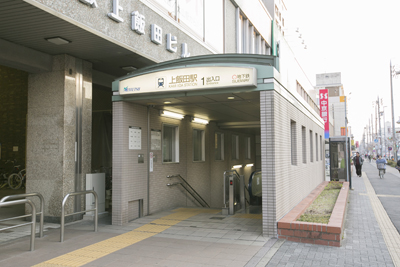 名鉄小牧線「上飯田」下車、1番出口より　徒歩1分